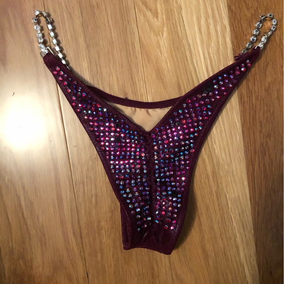 Competition bikini - Picture 2 of 3